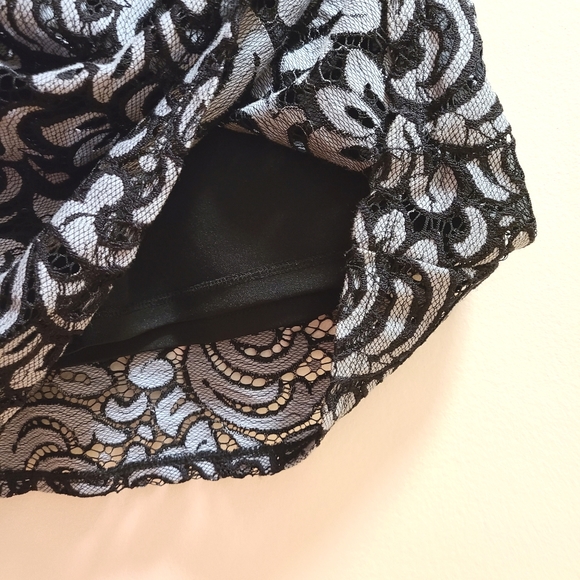 Dex Lace Dress - Picture 2 of 5